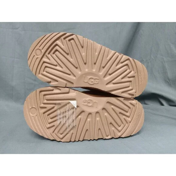 UGG Australia Kids Neumel II Boots Suede Lace-Up Chestnut Size 4 NEW IN BOX! - Picture 11 of 13